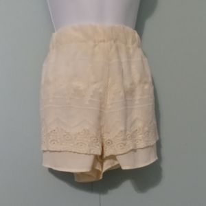 Glam Shorts Size Large Cream Color Lace Overlay Elastic Waist‎